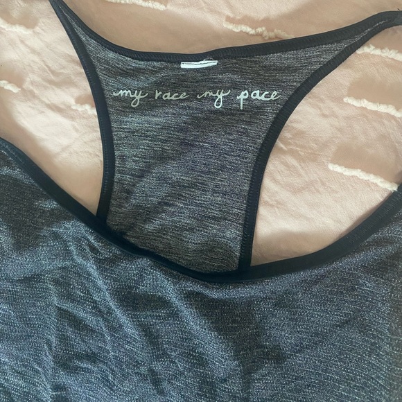 Lululemon size 6 grey tank - Picture 4 of 4